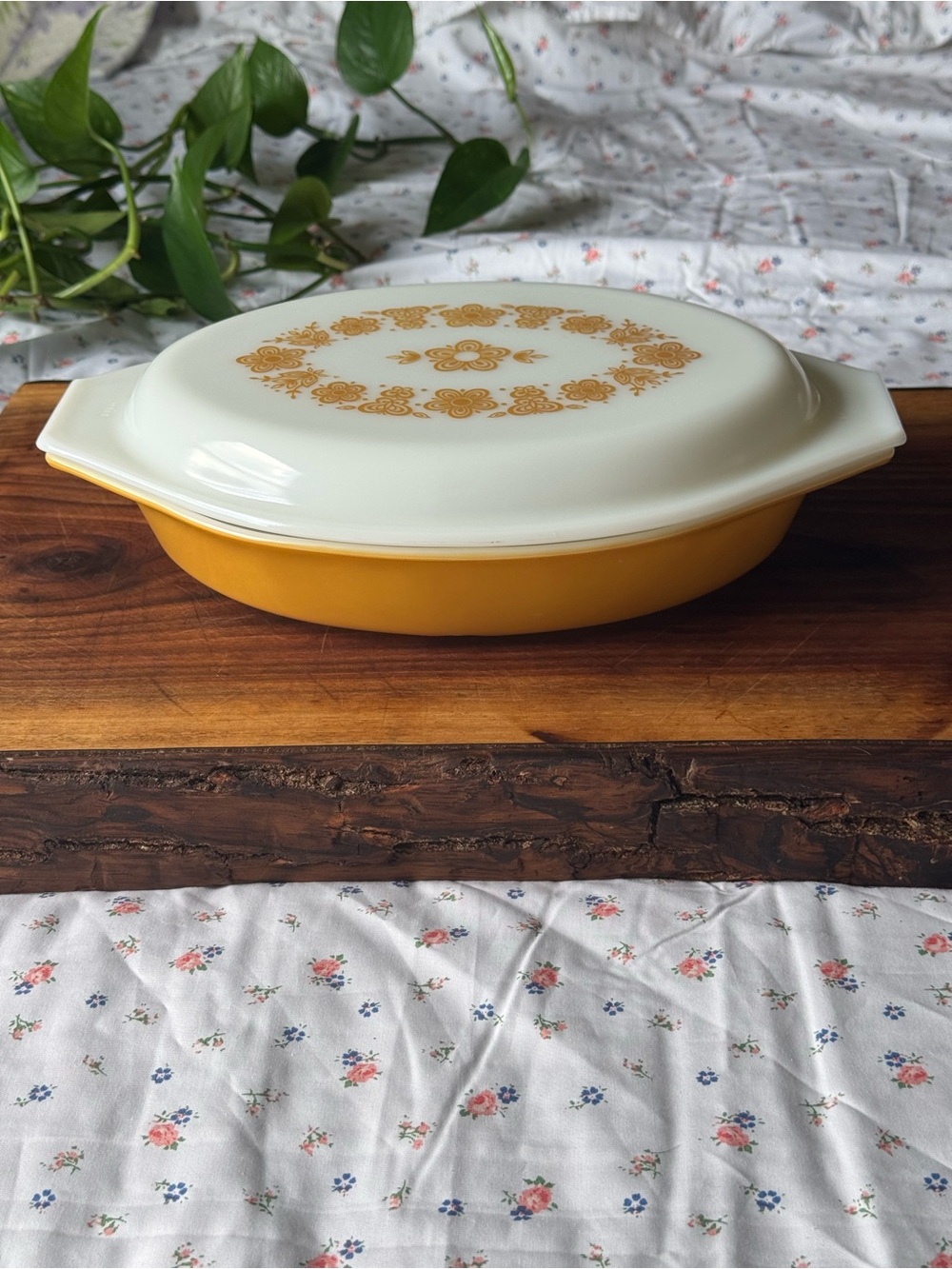 Pyrex Butterfly Gold 1 Quart Divided Casserole Dish With Matching Lid